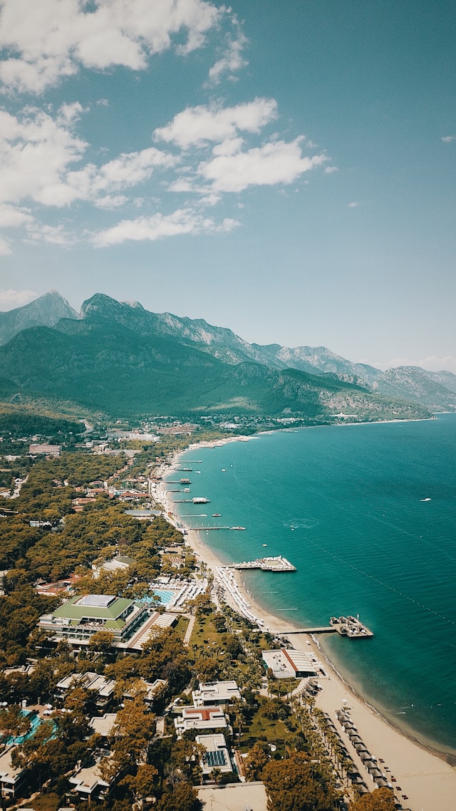 Между планината и морето