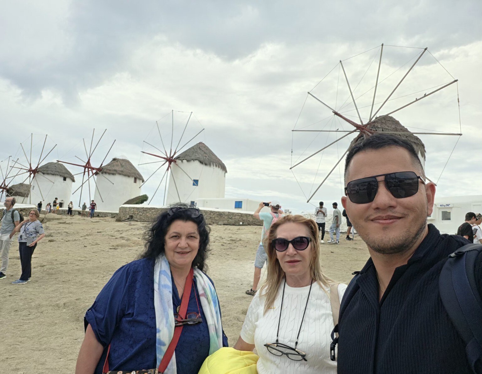 Николинка &mdash; Нина, рожденичката, другата Николинка и Слави