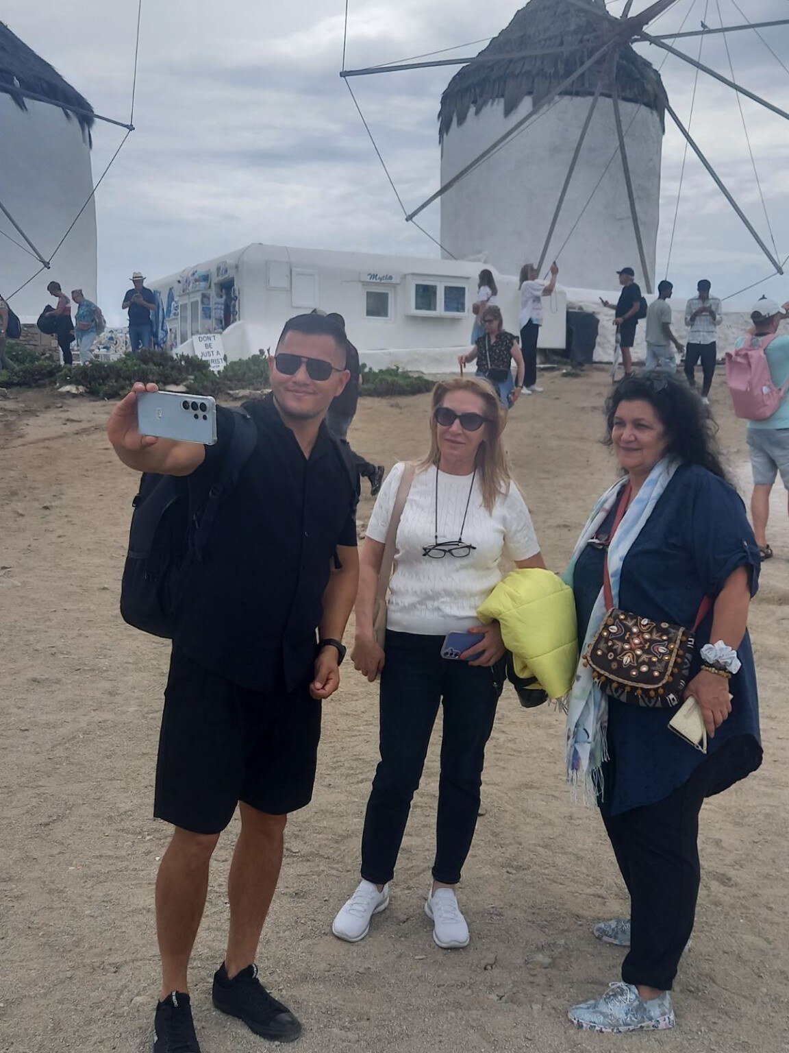 Слави с двете Николинки &mdash; рожденичката Нина е вдясно