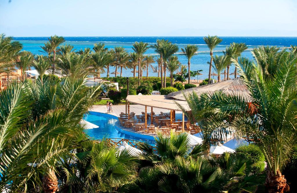    AMWAJ OYOUN HOTEL& RESORT 4*