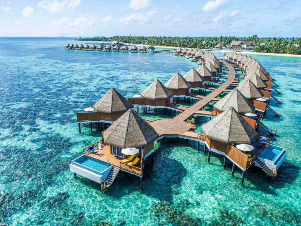 Нова Година - Почивка на Малдиви с чартър от София MERCURE MALDIVES KOODDOO RESORT 